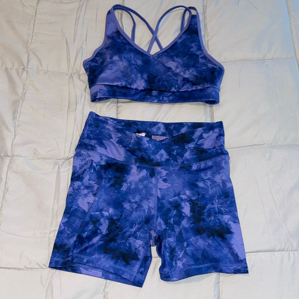 A detailed blue sports bra and biker short set. Cross waist band and straps!✨💙